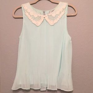 Beautiful blouse with a detailed Peter Pan collar.